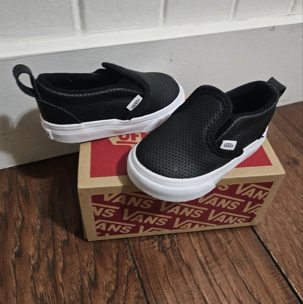 Vans Black and White Sneakers Sleek Slip-On Design
